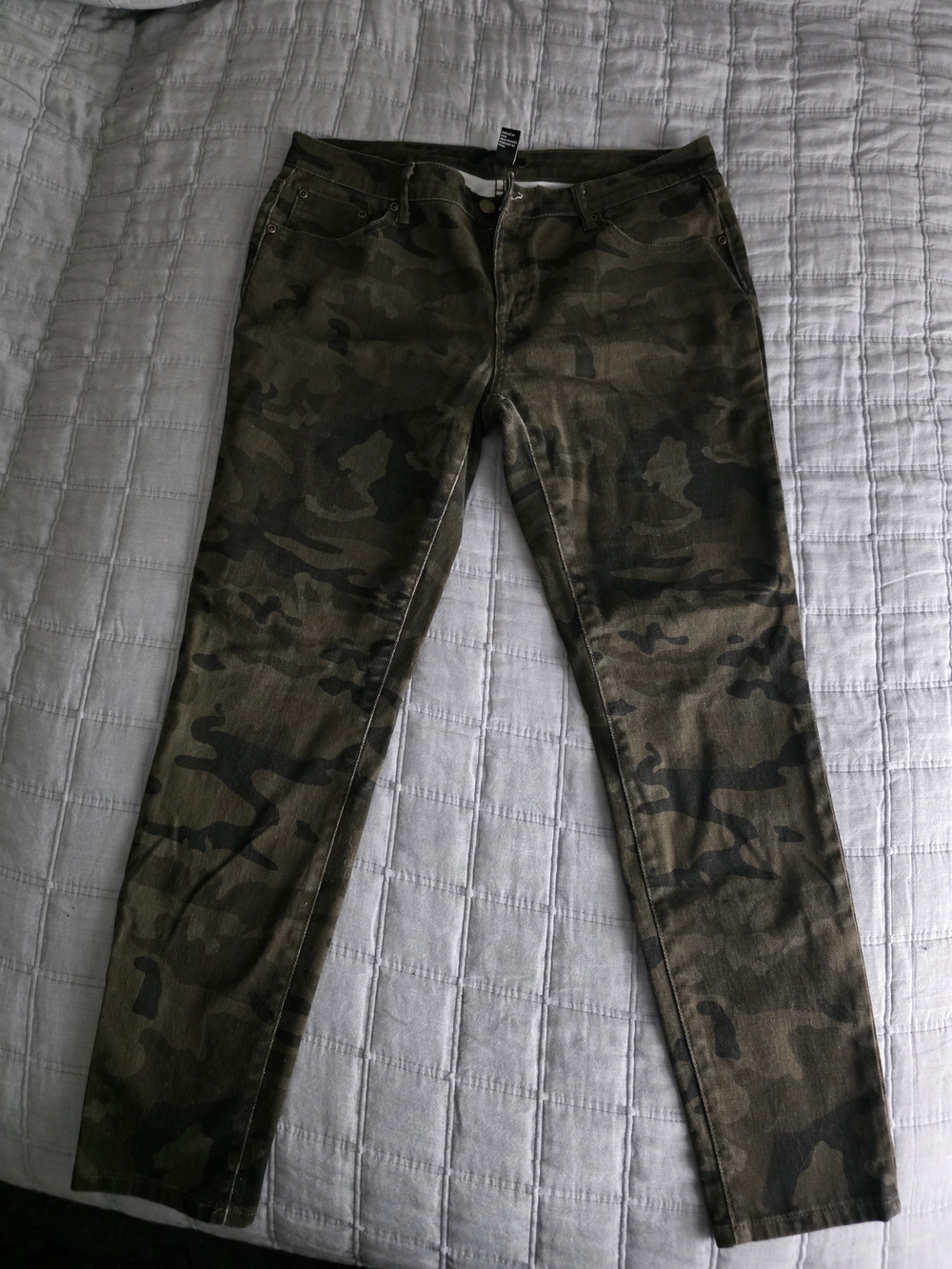 Forever 21 Women's Camo Skinny Pants - Olive & Black